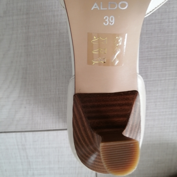 New Aldo Kitten Heel - Picture 2 of 5